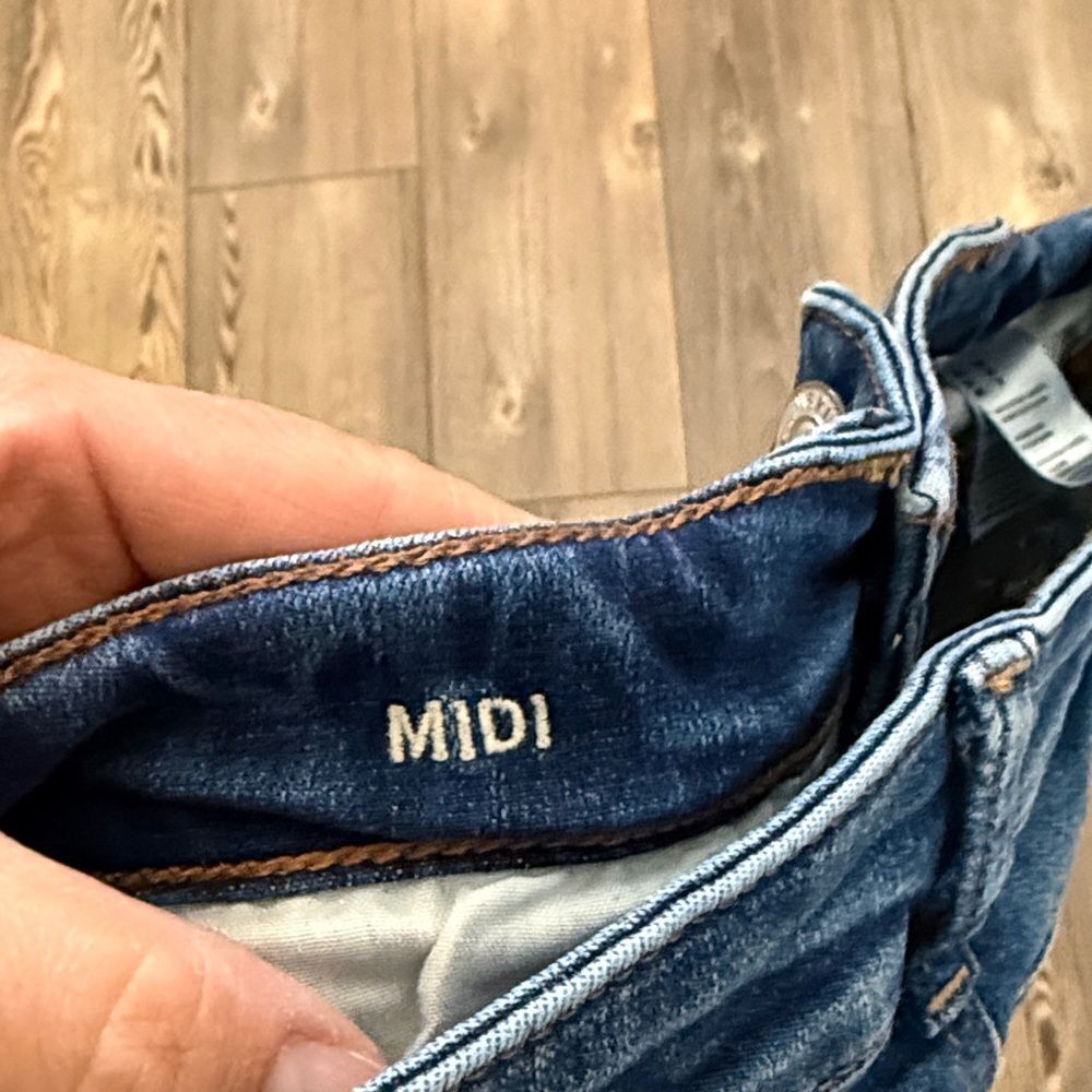 American Eagle distressed super stretch Midi shorts - Picture 8 of 8
